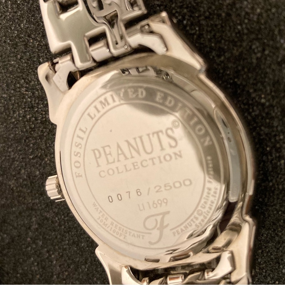Fossil Snoopy Limited Edition Watch - Picture 13 of 15